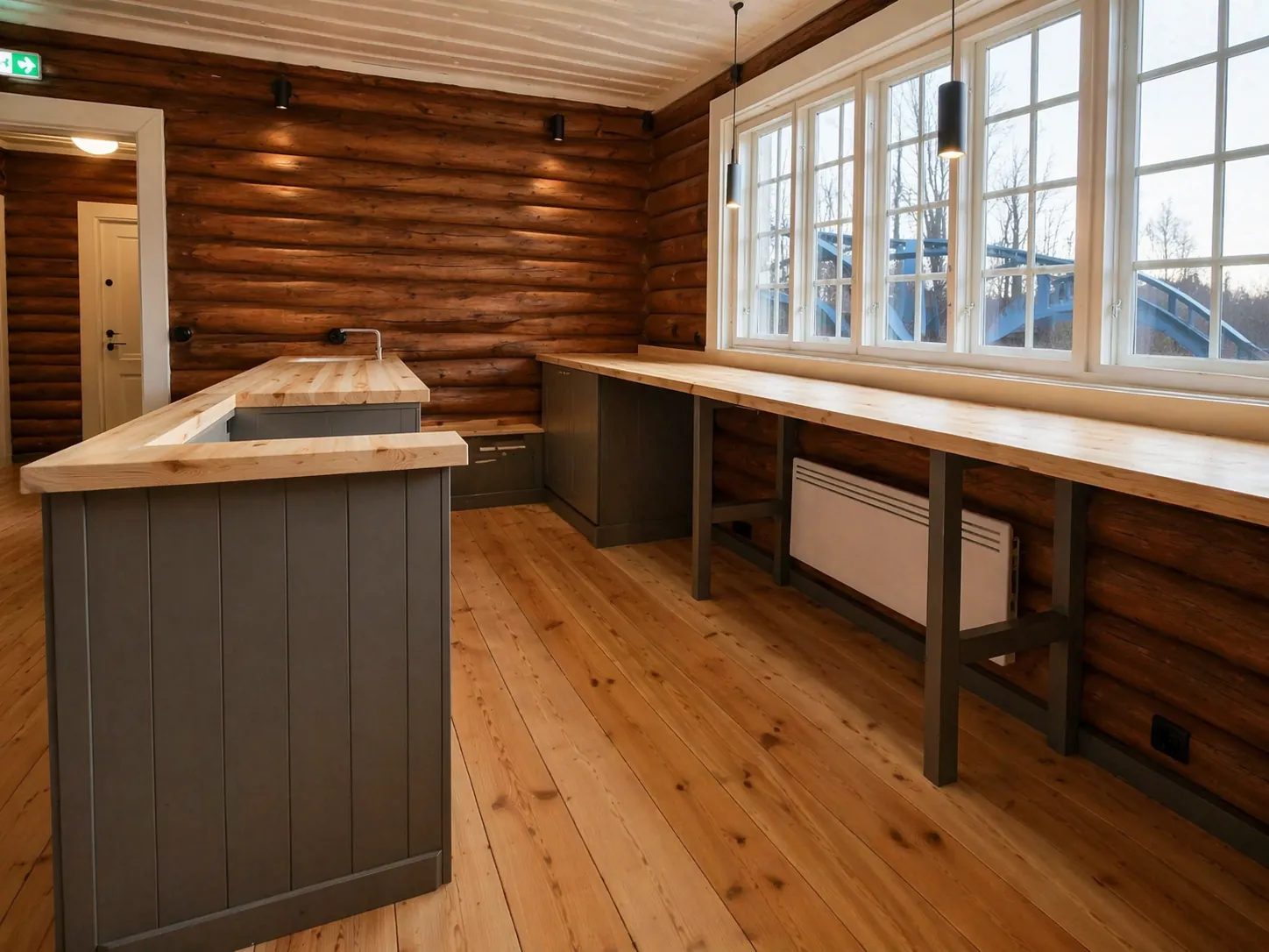 Före och efter renovering av träbord